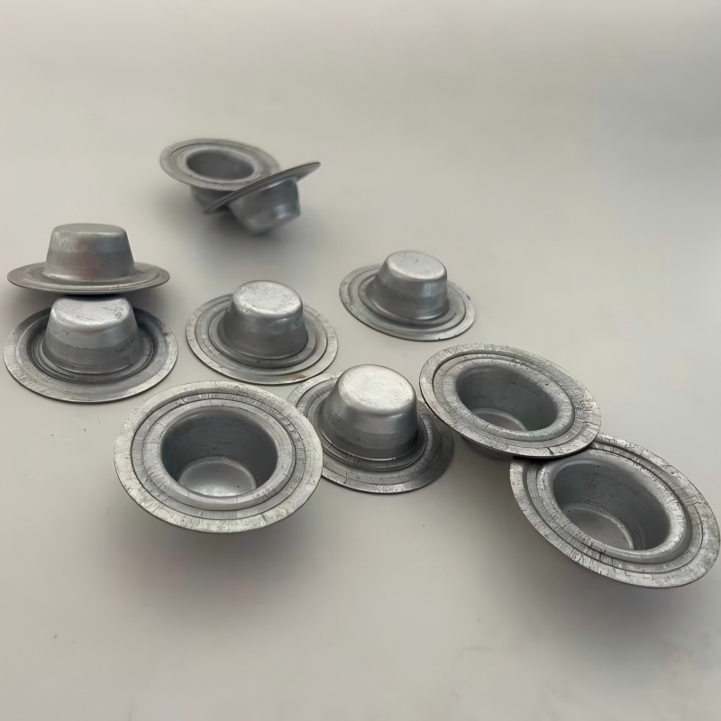 What are the standard sizes of metal screw caps for glass bottles